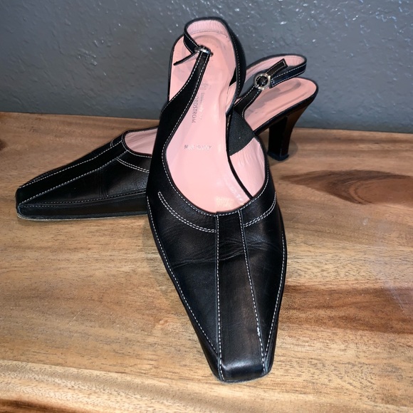 Amalfi exclusively for Nordstorm size 7B - Picture 1 of 4